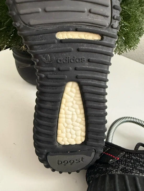 adidas Yezzy boost 350 V1 pirate black womens Black and Dark Gray - Picture 7 of 8